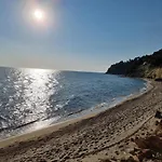 Beachfront - 100m To - Sleeps 10 别墅 希维利
