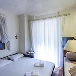 Beachfront - 100m To - Sleeps 10 * 希维利