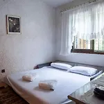 Beachfront - 100m To - Sleeps 10 *
