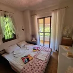 Beachfront - 100m To - Sleeps 10
