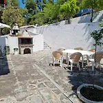 Beachfront - 100m To - Sleeps 10 *