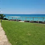 Beachfront - 100m To - Sleeps 10 *
