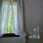 Beachfront - 100m To - Sleeps 10 希维利