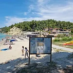 Beachfront - 100m To - Sleeps 10 * 希维利
