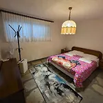 Beachfront - 100m To - Sleeps 10 *