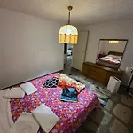 Beachfront - 100m To - Sleeps 10 别墅 *