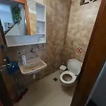 Beachfront - 100m To - Sleeps 10 别墅