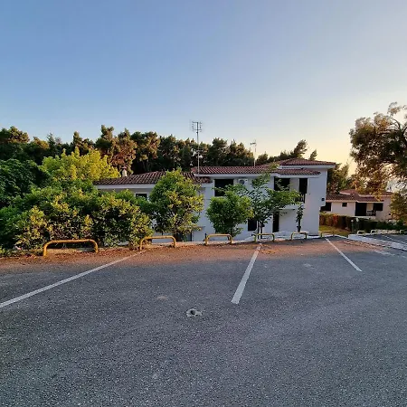 Beachfront Villa - 100M To Beach - Sleeps 10 Willa *