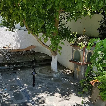 Beachfront Villa - 100M To Beach - Sleeps 10 וילה *