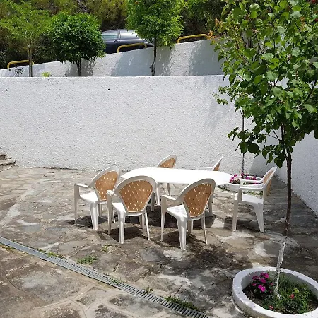 Beachfront Villa - 100M To Beach - Sleeps 10 Willa