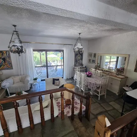 Beachfront Villa - 100M To Beach - Sleeps 10 וילה