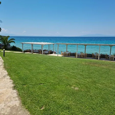 Beachfront Villa - 100M To Beach - Sleeps 10 *