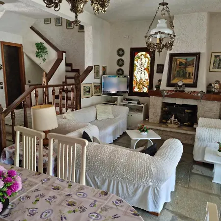 Villa Beachfront 100m From Sea For Up To 10 Guests