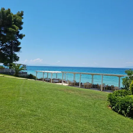 Willa Beachfront Villa - 100M To Beach - Sleeps 10 Siviri