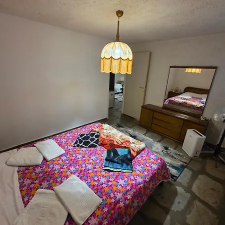 Beachfront Villa - 100M To Beach - Sleeps 10 Willa *