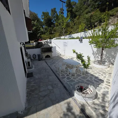 Villa Beachfront - 100m To - Sleeps 10 *