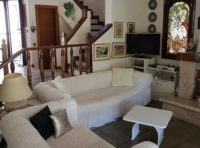 Villa Beachfront - 100m To - Sleeps 10 Siviri