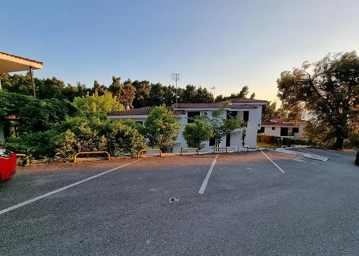 Beachfront - 100m To - Sleeps 10 Villa *