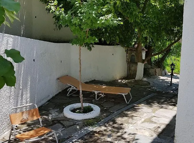 Villa Beachfront - 100m To - Sleeps 10 Siviri