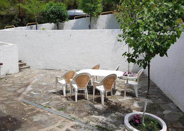 Beachfront - 100m To - Sleeps 10 Vila