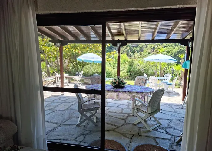 Beachfront - 100m To - Sleeps 10 *