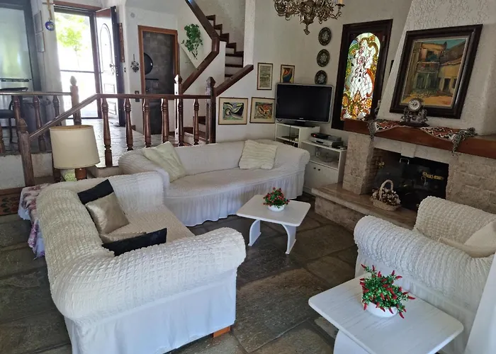 Beachfront - 100m To - Sleeps 10 Siviri