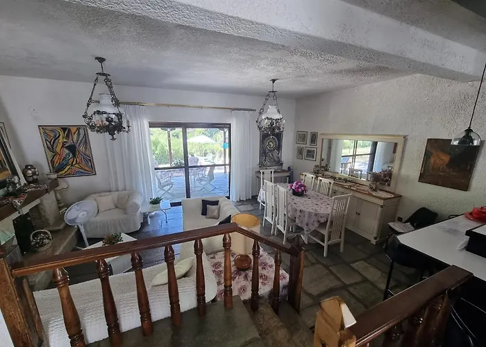 Beachfront - 100m To - Sleeps 10 Villa