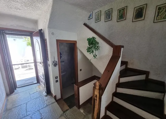 Villa Beachfront - 100m To - Sleeps 10