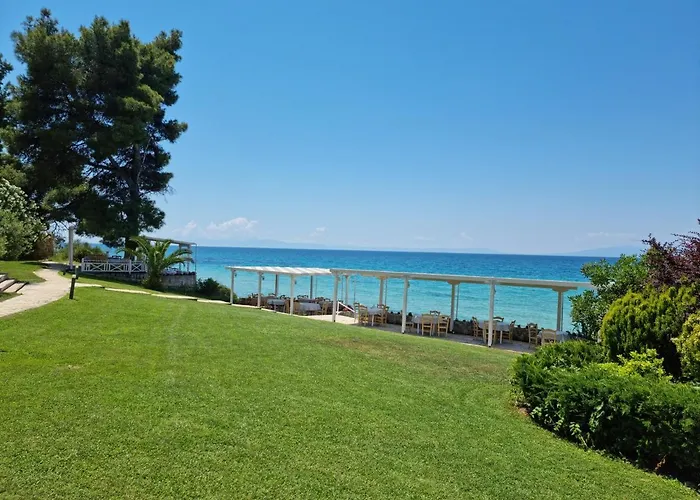 Villa Beachfront - 100m To - Sleeps 10 Siviri