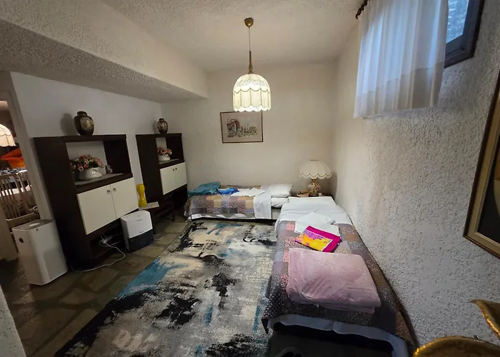 Beachfront - 100m To - Sleeps 10