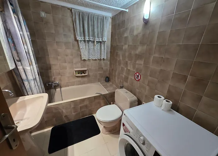 Villa Beachfront - 100m To - Sleeps 10 Siviri