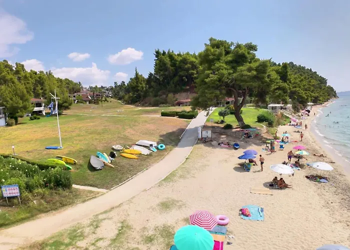 Vila Beachfront - 100m To - Sleeps 10 *