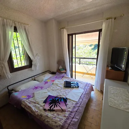 Villa Beachfront - 100m To - Sleeps 10 Siviri