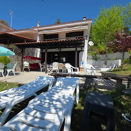 Villa Beachfront - 100m To - Sleeps 10 *