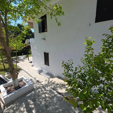 Beachfront - 100m To - Sleeps 10 Villa Siviri
